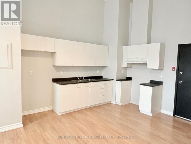 Photo - 19 Dunlop St W Unité 205