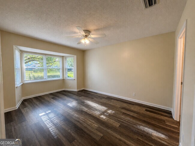 Photo - 212 Muskogee Ct