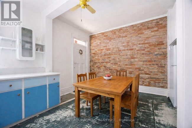 Photo - 391 Queen St W