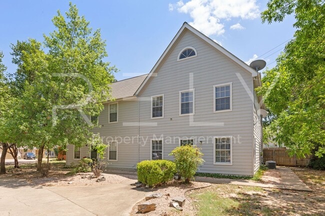 Building Photo - 2908 Whisper Oaks Ln Unit B