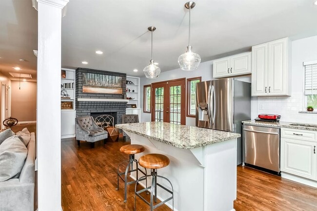 Photo - 2480 Cascade Rd SW