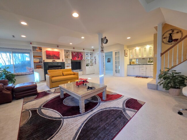 Photo - 1025 Rosewood Dr