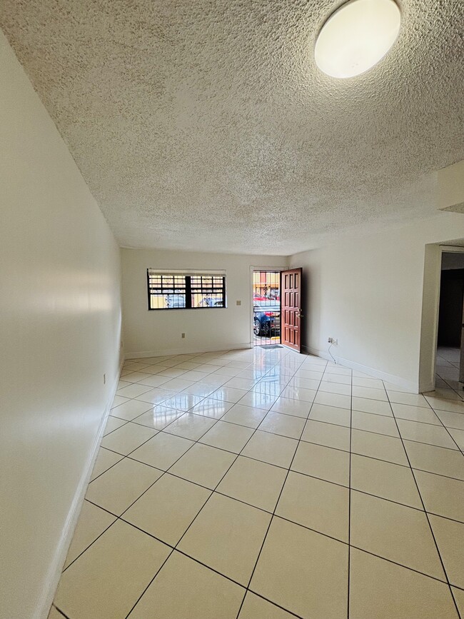 Building Photo - 1331 W 51st Pl Unit 1331