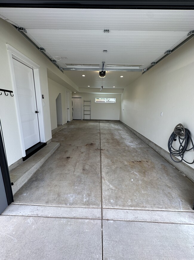 Cochera - 712 E 22nd Ave