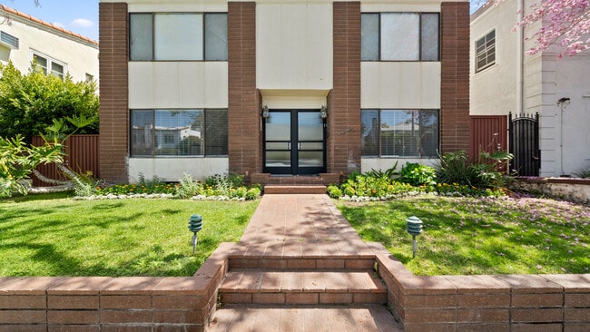 9920 Robbins Dr - 9920 Robbins Dr