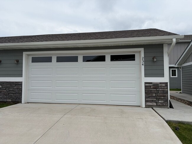 Photo - Beautiful 3 Bed, 2.5 Bath Townhome in Waukee! Perfect Location!
