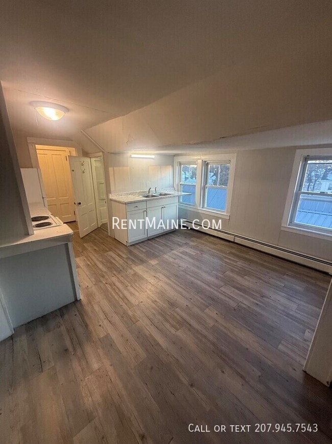 Building Photo - 21 Webster Ave