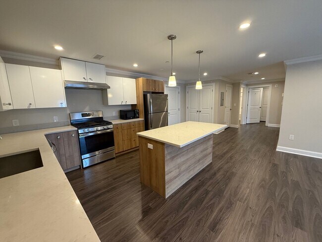 Photo - 918 Providence Hwy Unit 405