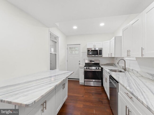 Photo - 2443 Nicholas St