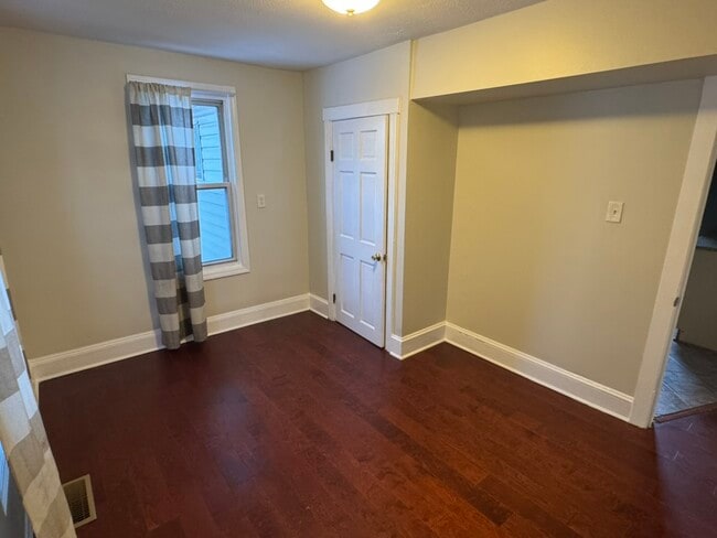 Building Photo - 85 Lawn Park Ave