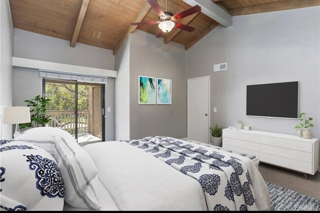 Building Photo - 21372 Brookhurst St