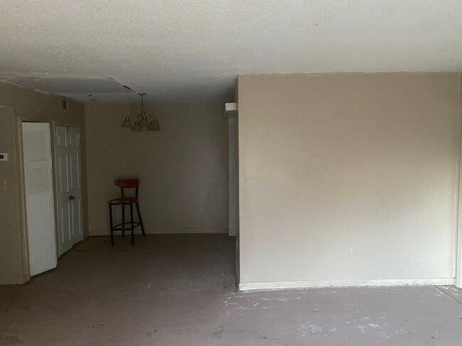 Photo - 1505 Camelot Dr