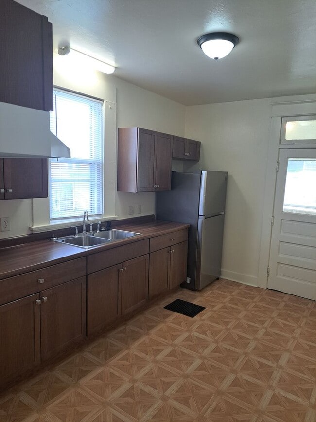 Photo - 4 Bedroom near Lakeside Park