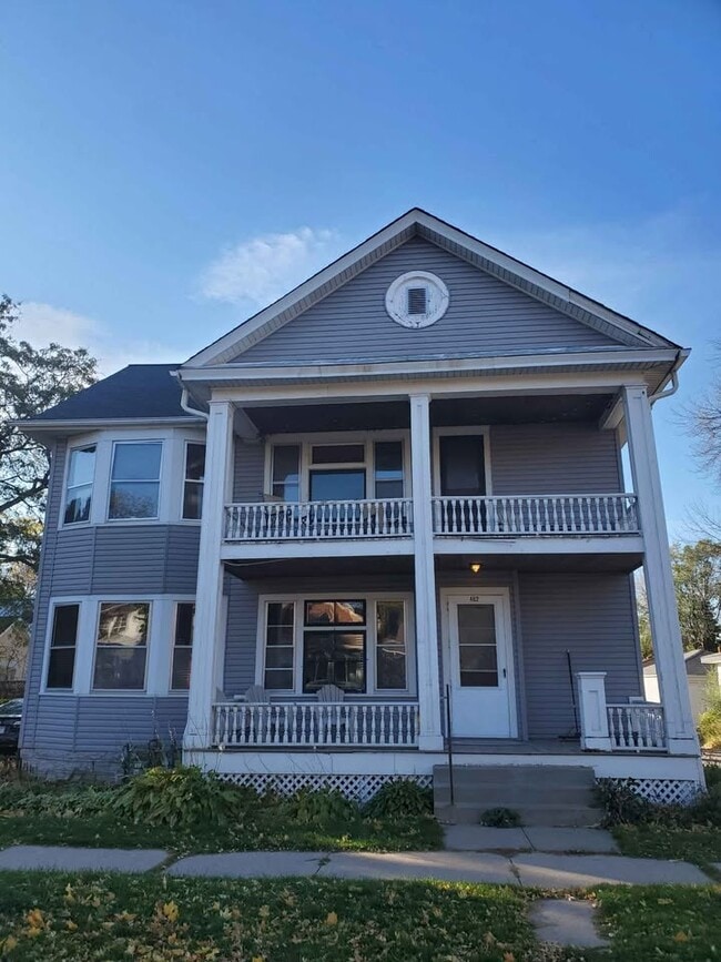 Building Photo - 482 Michigan St Unit 2