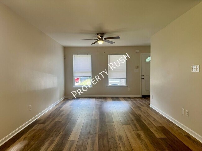 Photo - 709 N Holly St