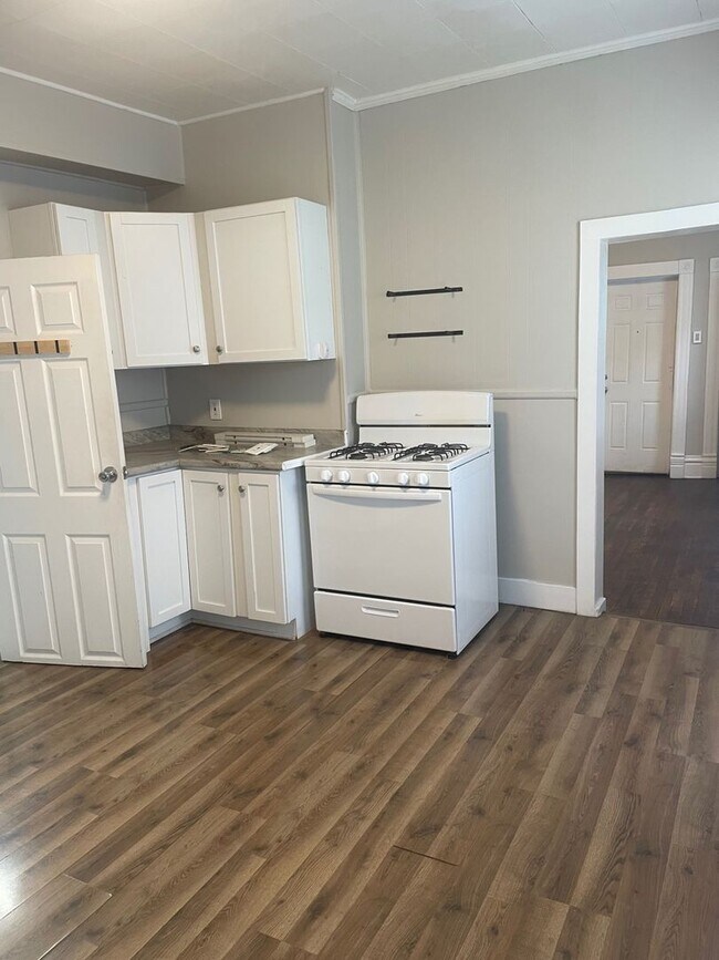 425 Harlan Ave NE Unit 1