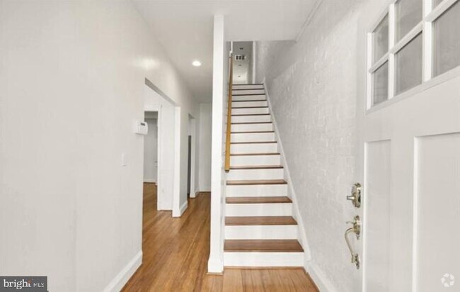 Building Photo - 32 Seaton Pl NW Rental