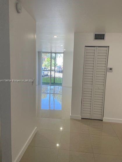 Building Photo - 16950 W Dixie Hwy Unit 141 Rental