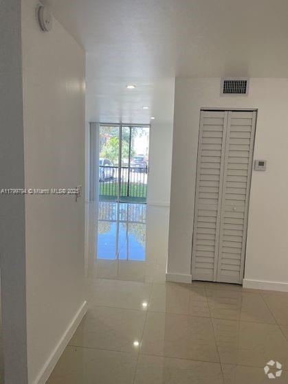 Building Photo - 16950 W Dixie Hwy Unit 141 Rental