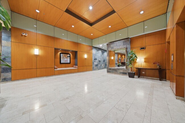 Photo - 208 W Washington St