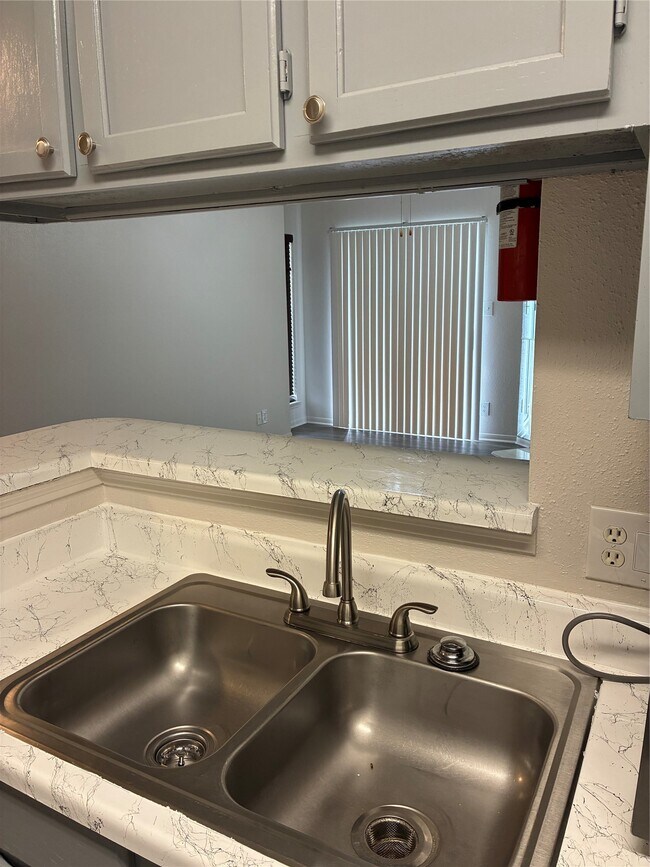 Photo - 2121 Hepburn St Unit 404