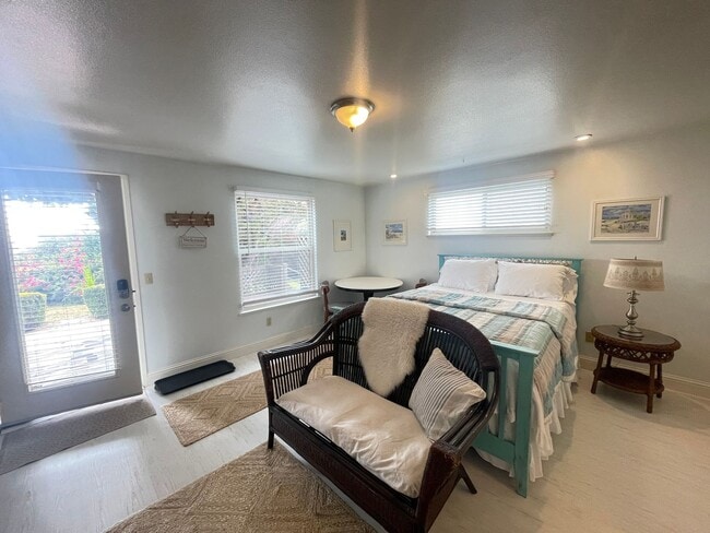 Photo - Fully Furnished Studio with Ocean Views!