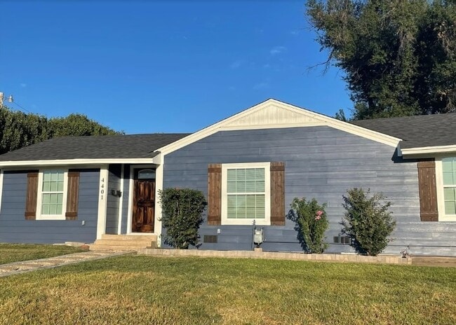 Building Photo - 7700 Creekbend Dr Unit 103