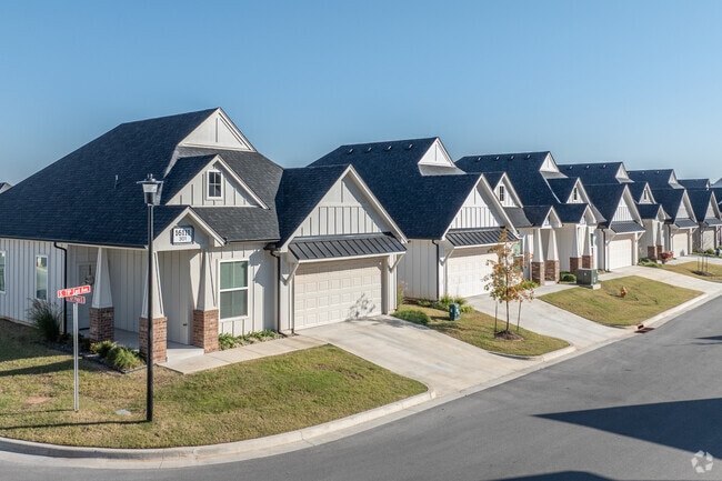 Building Photo - Legacy Farms