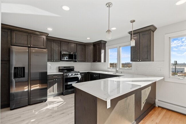 Building Photo - 743 7th St Unit 1