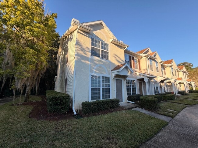 Building Photo - 2/2.5 Townhome in Drayton Park!
