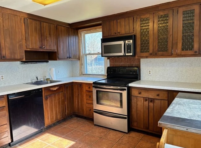 32 Dewitt Dr