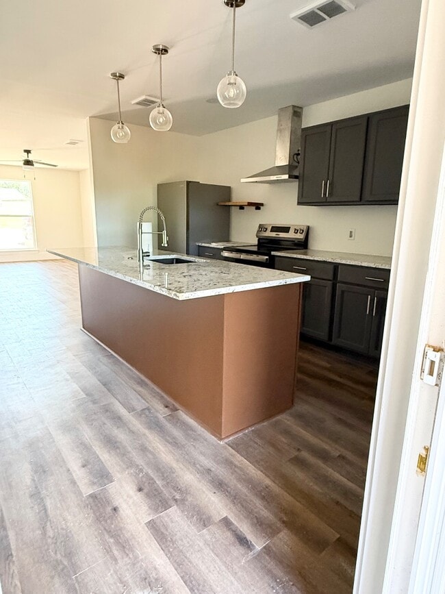 Photo - 1912 Sanford Dr