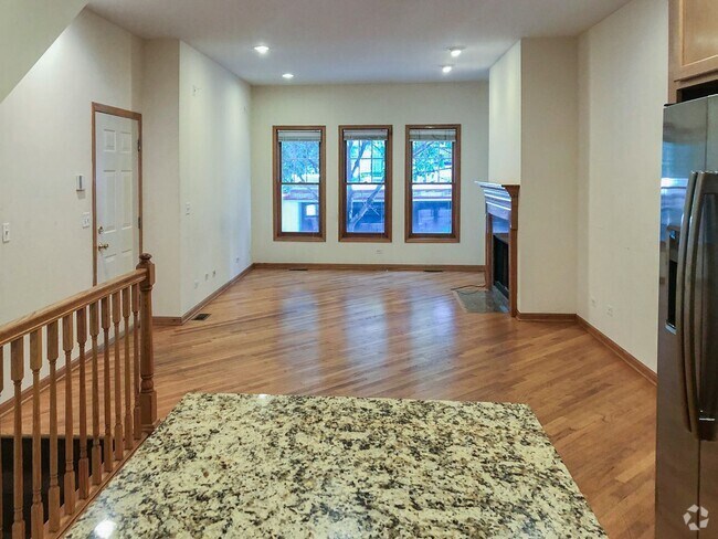 Building Photo - 1321 W Belmont Ave Unit 1 Rental