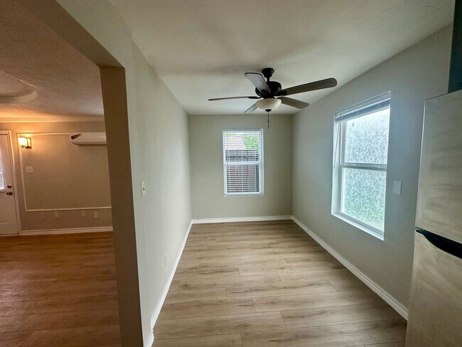 Photo - 3437 Stanley Ave