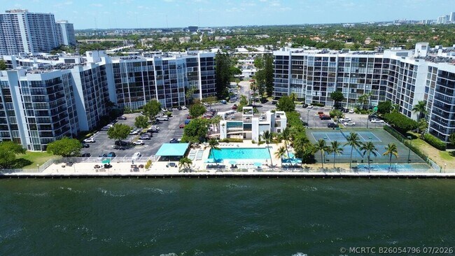 Photo - 800 Parkview Dr Unit 823