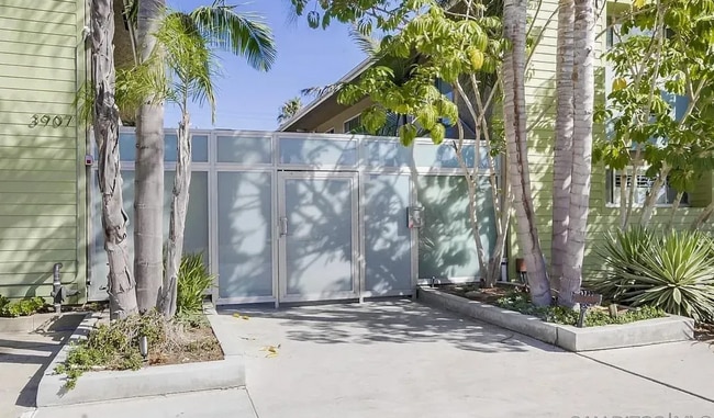 Building Photo - 3907 Georgia St Unit 5