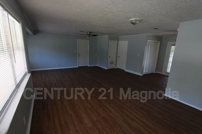 Photo - 2071 Fernwood Cir