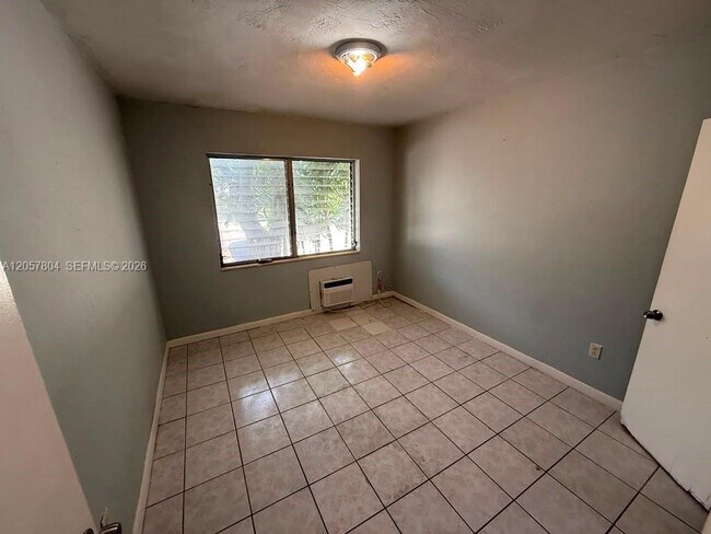 Photo - 3129 SW 9th St Unit 2