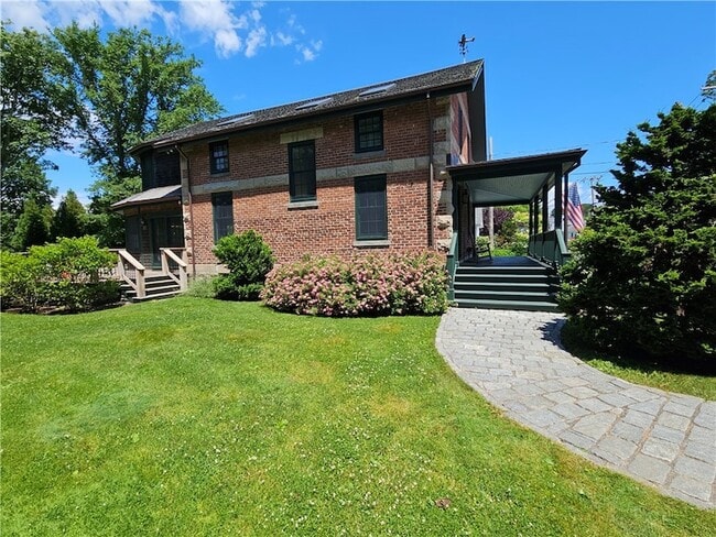 209 Coggeshall Ave