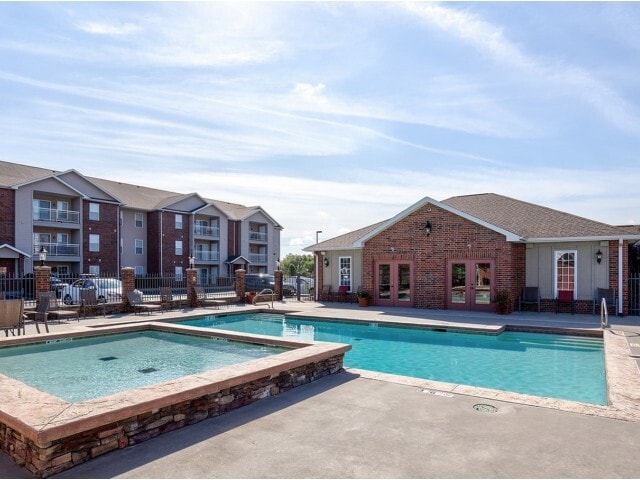 Pool - Embassy Ozark