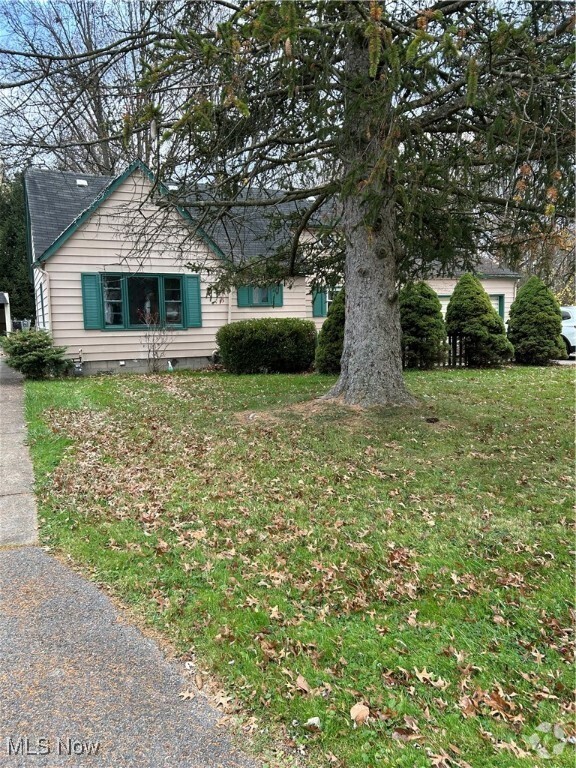 Building Photo - 869 Moyer Ave Rental