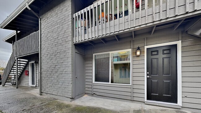 Photo - 1105 S Woodlawn St Unit 1