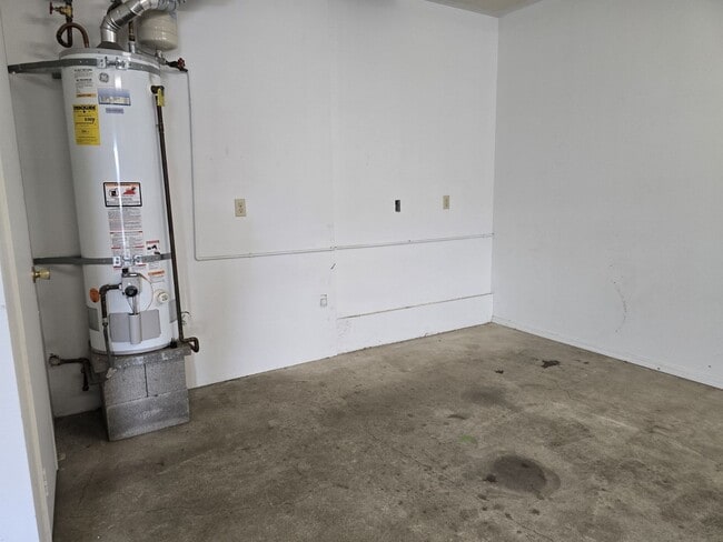 Photo - 2037 NE Stephens St Unit Garage # 1