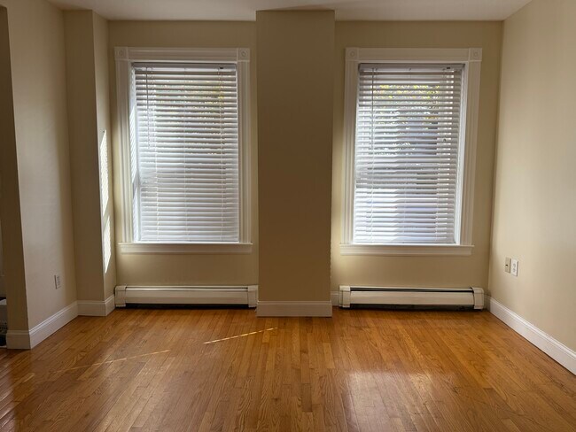 Photo - 18 Holmes St