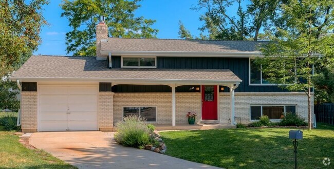 Building Photo - Updated 4 Bed 2 Bath Home In Ideal South B...
