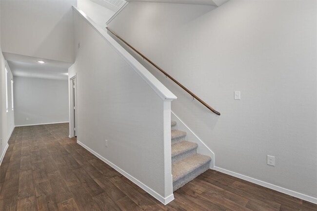 Photo - 2713 Derwent Dr