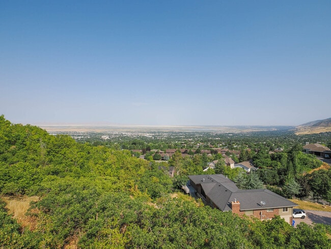2368 Maple Hills Dr