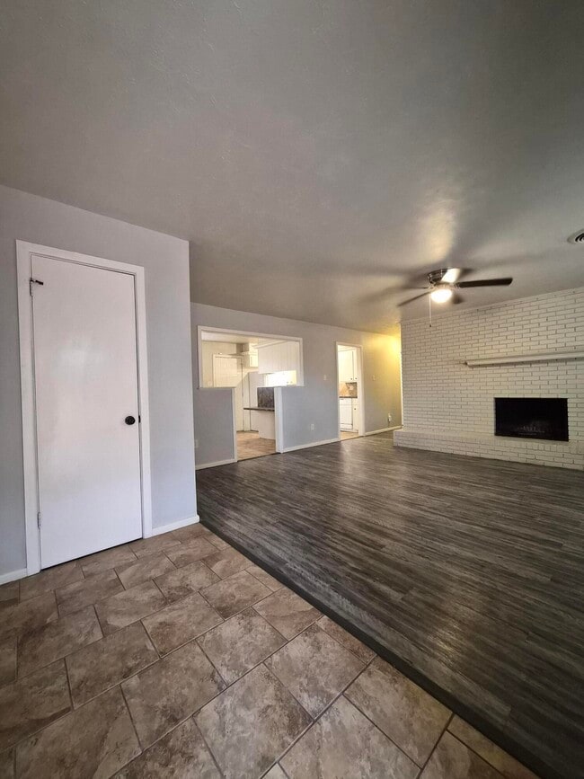 Photo - 3813 51st St