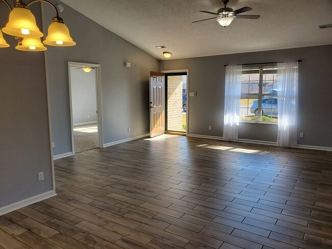 Photo - Maryville 37804 - 3 bedroom, 2 bedroom home - Call Karen Robertson (865) 454-7626