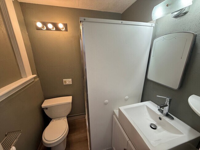 Photo - 1 Bedroom Upper Unit Apartment Unidad Apt 3